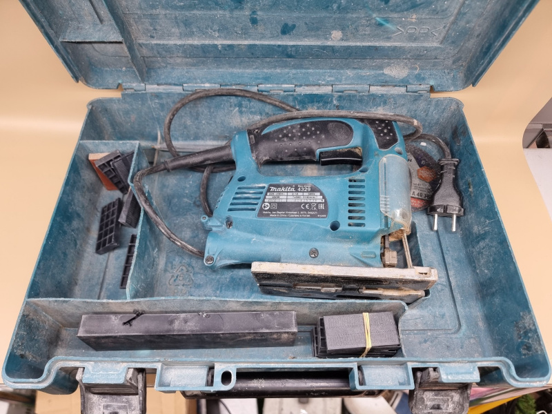 Электролобзик Makita 4329