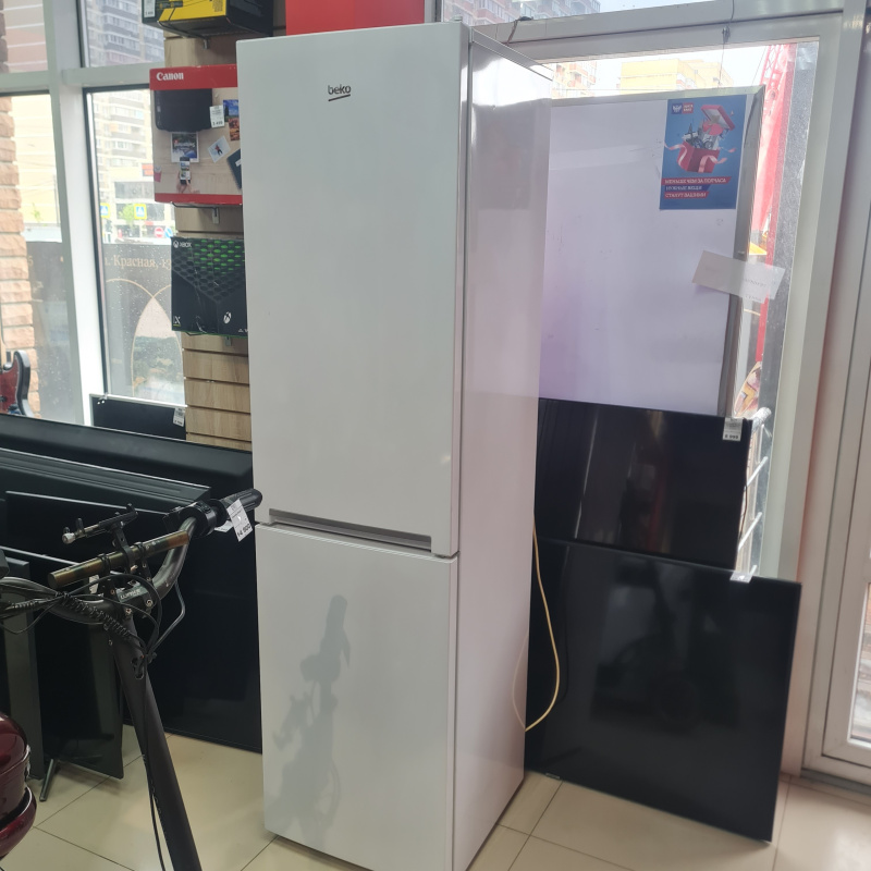 Холодильник Beko RCSK 340M21 W